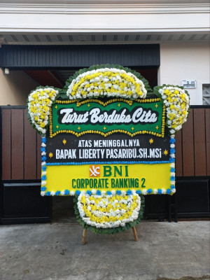 Papan Bunga Duka di Titi Rante