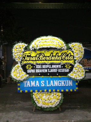 Papan Bunga Duka di Titi Rante